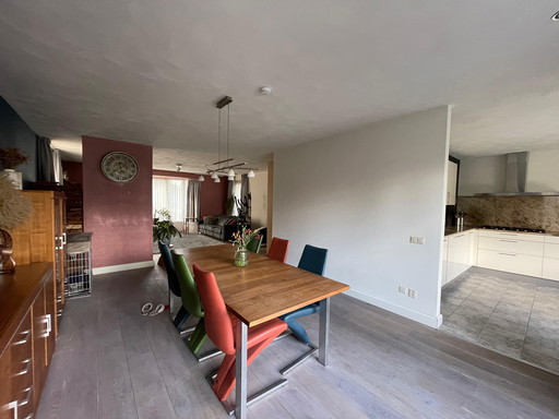 Rolf Benz extendable walnut dining table