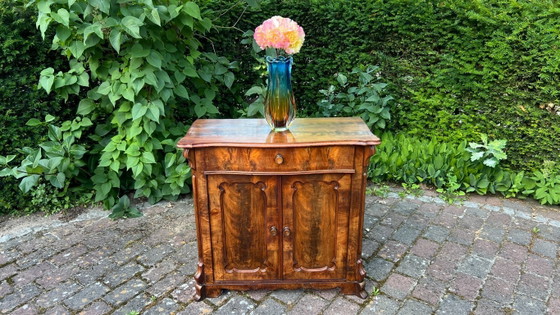 Image 1 of Elegante cómoda de nogal estilo Biedermeier | Mediados de siglo | Incluye envío por transporte de mercancías