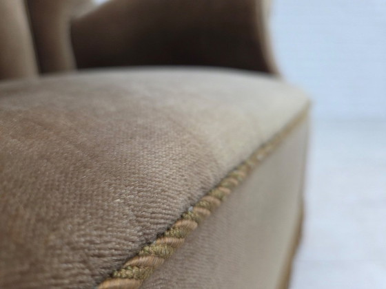 Image 1 of Sillón danés de los años 60, estilo relax, tapizado en terciopelo verde oscuro y madera de fresno.
