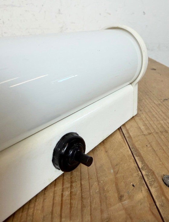 Image 1 of Applique industriale in bachelite bianca con vetro opalino, anni '50