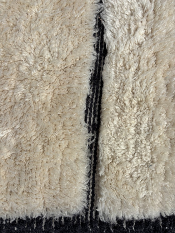 Image 1 of Marokkaanse Mrirt Witte Wollen Vloerkleed 260x350 cm - Berber Marokkaans Modern Tapijt