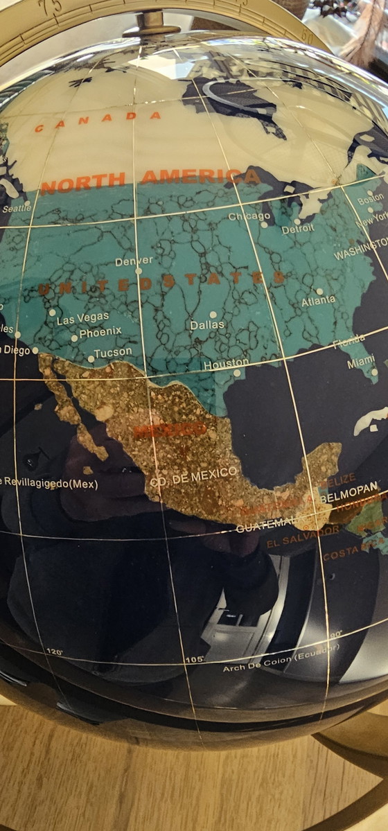 Image 1 of Globo de piedras semipreciosas de lapislázuli