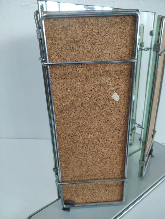 Image 1 of Miroir de salle de bain triptyque vintage de style Art déco avec étagère