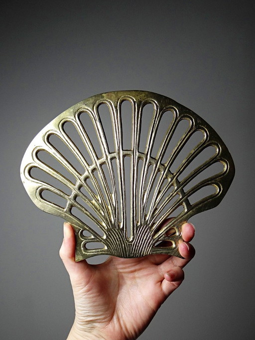 Salvamanteles vintage de estilo Art Nouveau, con forma de concha, festón, latón calado