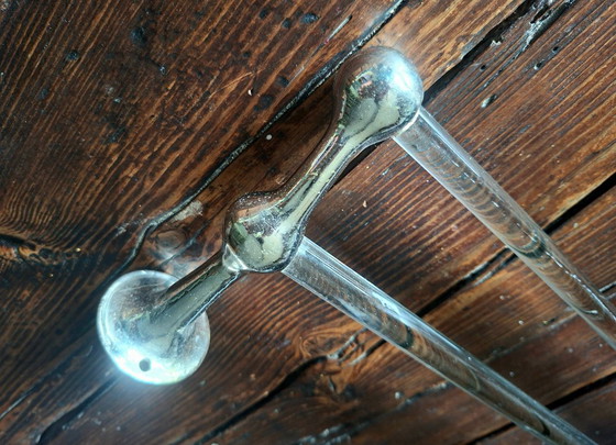 Image 1 of Portasciugamani doppio vintage in vetro massiccio e ottone – da parete per bagno in stile retrò – Funzionale e decorativo