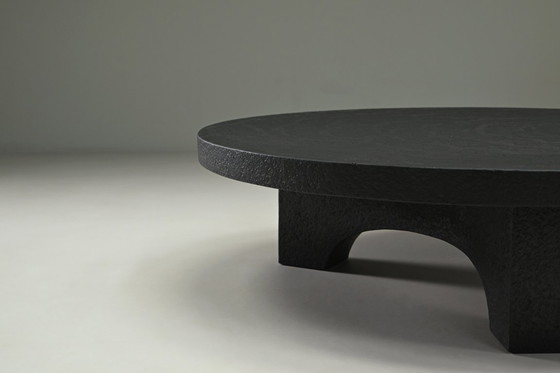 Image 1 of Tavolino da caffè in resina nera in stile brutalista, anni '70, Paesi Bassi.