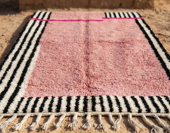 Image 1 of Prachtig handgemaakt roze vloerkleed van 250 cm x 150 cm.