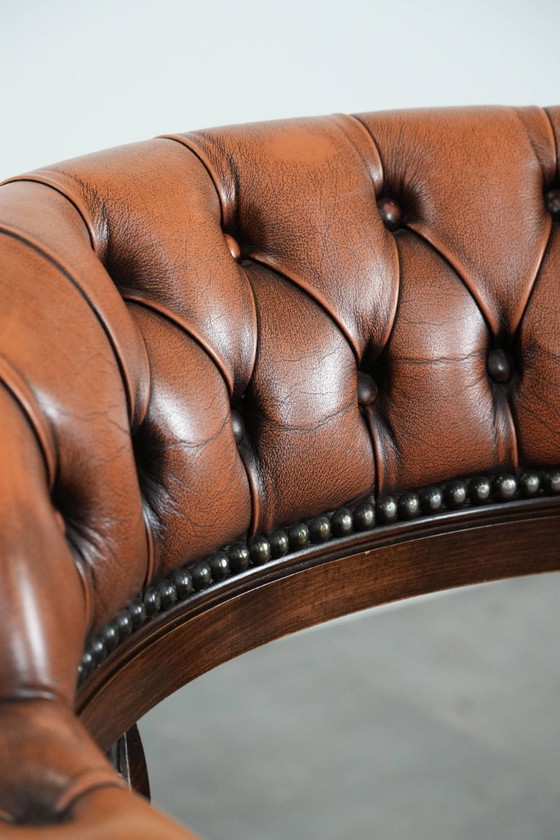 Image 1 of Chesterfield-Bürostuhl im englischen Stil aus Leder und Holz