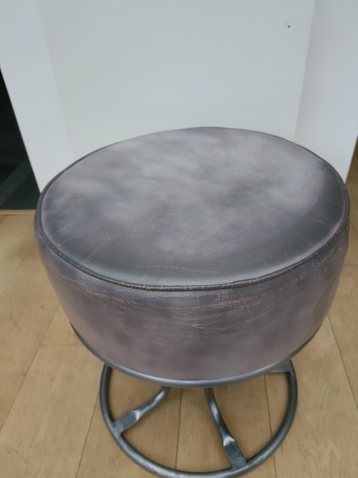Grijze leren poef. – hockers en poefs, Metal, Leather (photo 2 of 10)