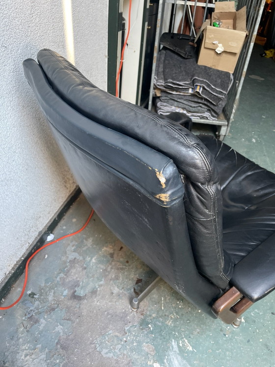 Fauteuil rétro avec accoudoirs en bois, Noir, Cuir, Métal (photo 4 sur 6)