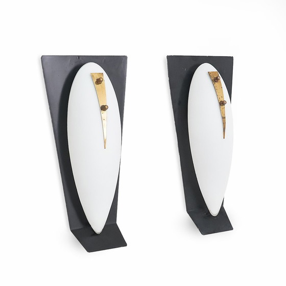 Image 1 of Coppia di lampade da parete in vetro opalino e ottone, anni '50
