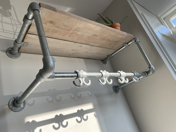 Image 1 of Porte-manteau avec étagère - style industriel
