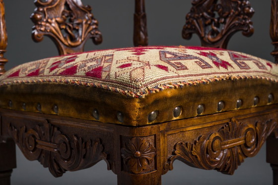 Image 1 of Italienische Eckstühle im Stil der Renaissance des 19. Jahrhunderts aus geschnitztem Nussbaumholz, 2er-Set