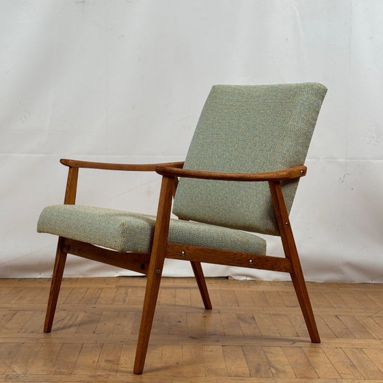 Image 1 of Paar volledig gerenoveerde Tsjechoslowaakse Interier eiken fauteuils, jaren 1960 - Mid Century Modern