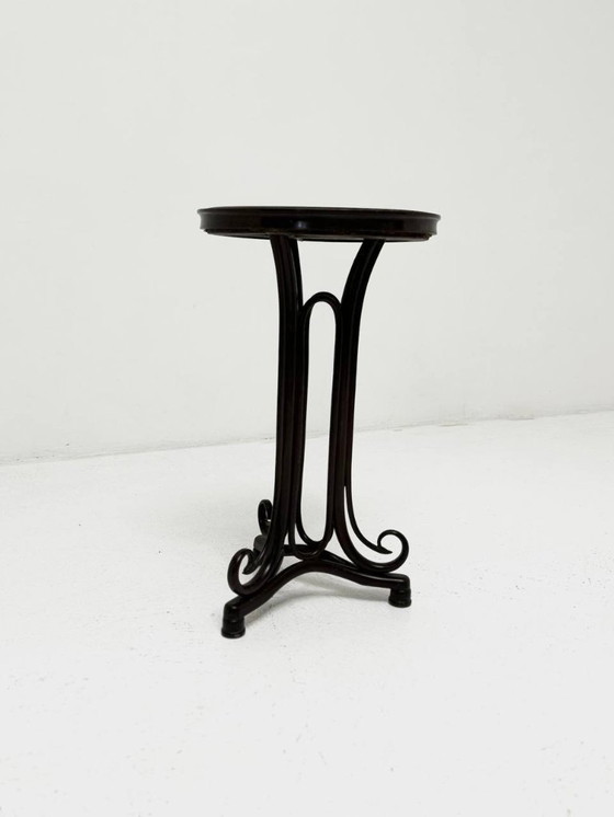 Image 1 of Mesa de centro de caoba teñida, de Gebrüder Thonet, Viena, década de 1900.