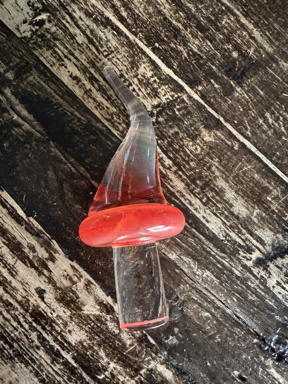 Image 1 of Glaskaraffe mit gedrehtem Muster und farbigem Stöpsel