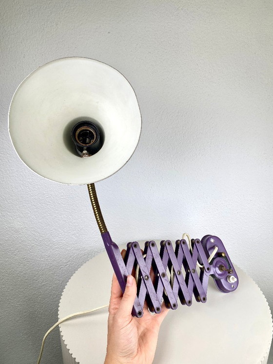 Image 1 of Vintage Hala Zeist Schaararm Wandlamp In Paars - Kleurrijke Retro Industriële Bauhaus MCM Stijl Nederlands Design Accordeonlamp