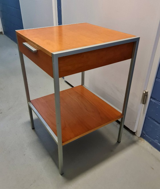 Image 1 of Table de chevet vintage du milieu du siècle en bois et métal dans le style de George Nelson