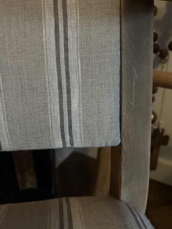Image 1 of Antiek eiken stoeltje met houtsnijwerk en bekleed met Frans linnen