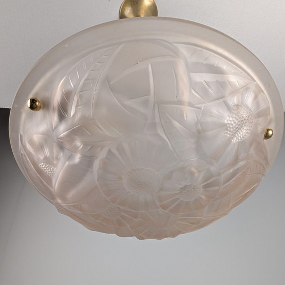 French Art Deco Pink Molded Glass Pendant Light by Degué, Floral Motif, 1930s – Pendant lamps, Textile (photo 9 of 11)