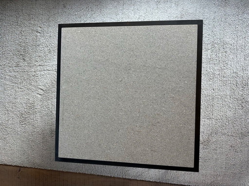 Ensemble de deux tables basses design - travertin et métal noir