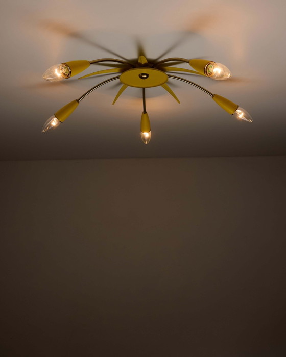 Lámpara de Techo Sputnik Amarilla Mid-Century, Plafones, Metal, Latón, Amarillo, Mid Century Modern (foto 4 de 6)