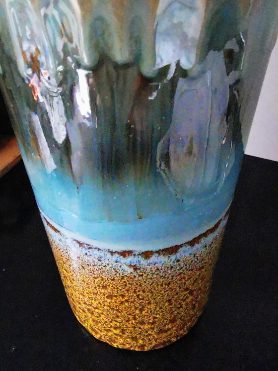 Image 1 of Jarrón cilíndrico con esmalte de lava