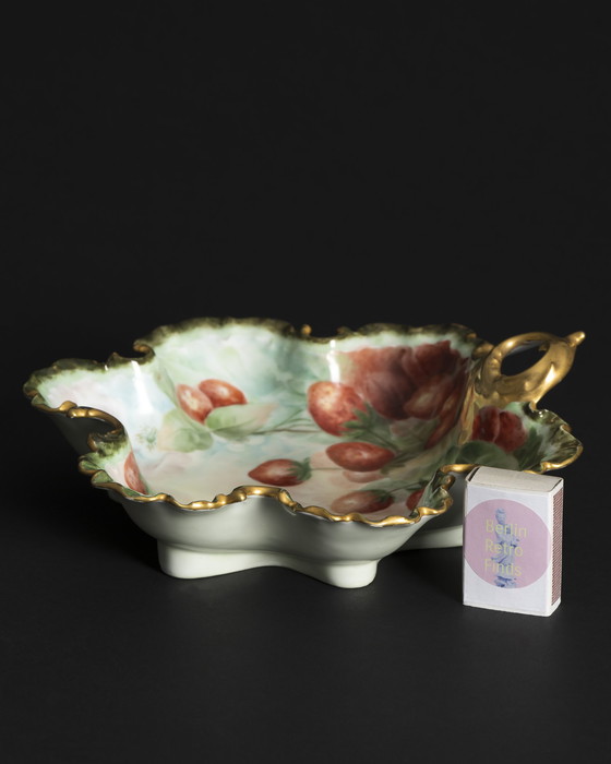 Image 1 of Antica ciotola Rosenthal Monbijou dipinta a mano con fragole, 1900 ca.