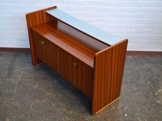 Image 1 of Armario antiguo de teca con tapa abatible y estante azul.