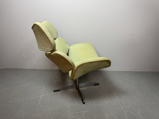 Image 1 of Mid-Century Spacious Easy Lounge Chair in Mint Green Fabric Upholstery and Aluminium Pedestal Designed by Enrico Walles.