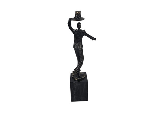 Image 1 of Rob Verhoeven - Estatua de bronce - título - Chapeau - ¡Felicitaciones por todo lo que se ha logrado!