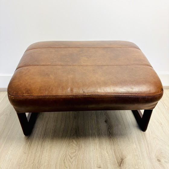 Image 1 of Scandinavisch houten hocker / zitje met cognac bekleding
