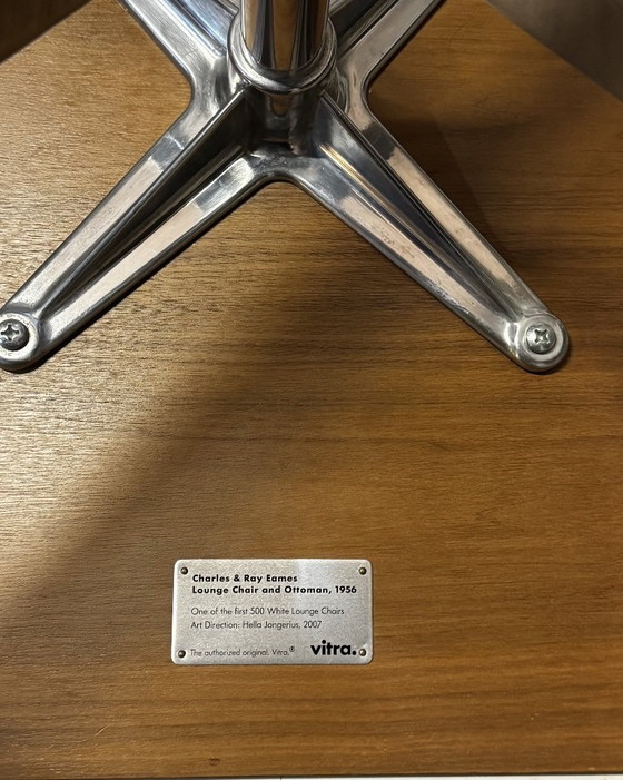 Image 1 of Poltrona e poggiapiedi Vitra Eames - Edizione limitata per i primi 500 esemplari.
