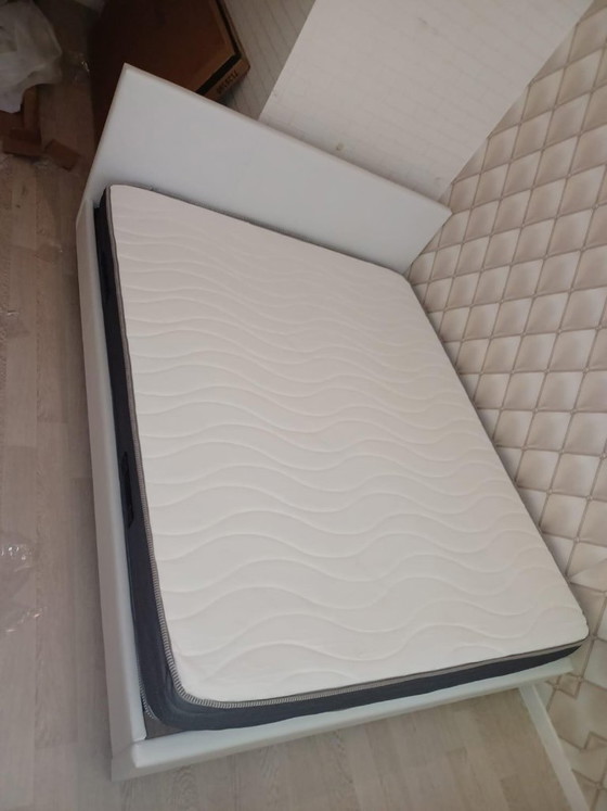 Image 1 of bed met lattenbodem en matras