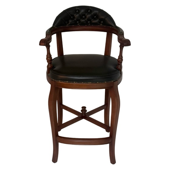 Image 1 of Chesterfield - Handgemaakt / vintage / zo goed als nieuw - Groen leer - Houten barkruk met voetensteun - Meerdere op voorraad