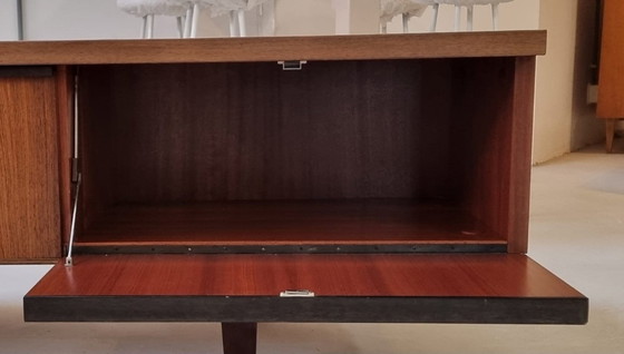 Image 1 of Credenza bassa di metà secolo