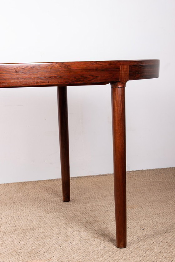 Image 1 of Gran mesa de comedor ovalada y extensible de palisandro danés, diseñada por Harry Østergaard para Randers Mobelfabrik en 1960.