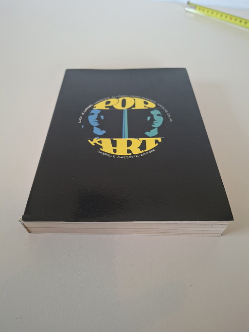 Book about Pop Art Italian
