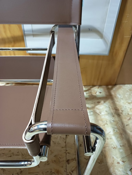 Image 1 of Poltrone Knoll Wassily B3 2 nuove/usate in pelle color noce di Marcel Breuer € 4.400