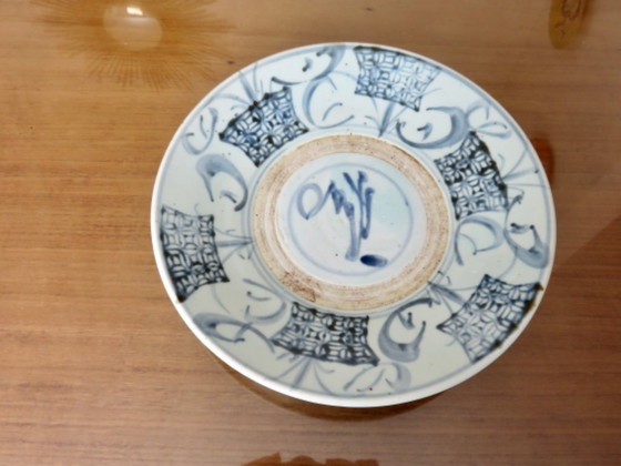 Image 1 of Ancien plat en porcelaine de Chine, dynastie Ming, Swatow, Zhangzhou, fin XVIIème