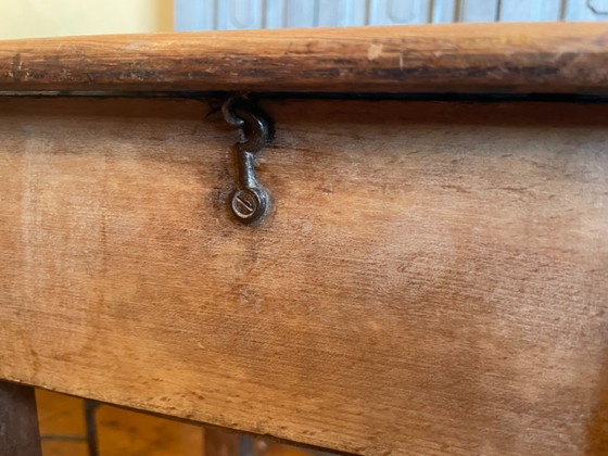 Image 1 of Mesa auxiliar con banco plegable y taburete en francés.