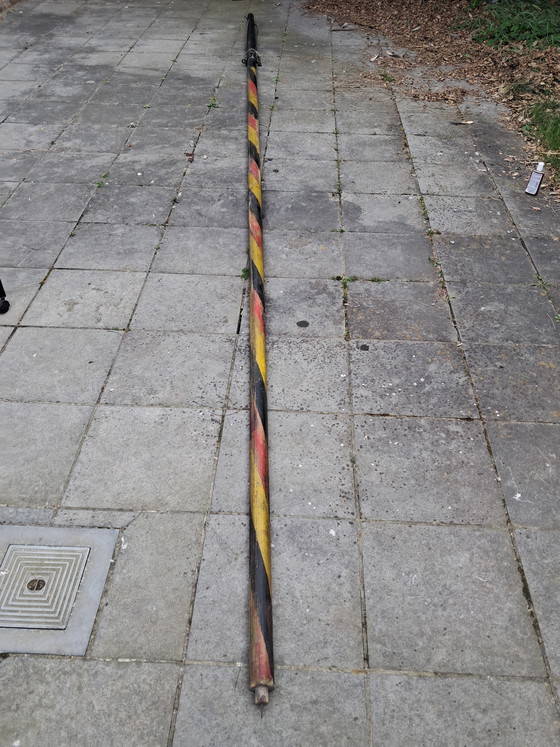 Image 1 of Asta portabandiera in legno, tricolore belga, 5,5 m.