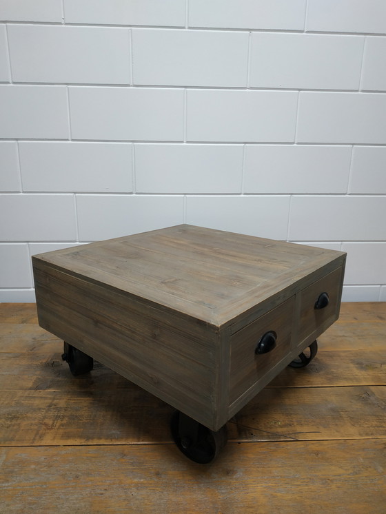 Image 1 of Table basse mobile industrielle ou table basse végétale avec 4 tiroirs