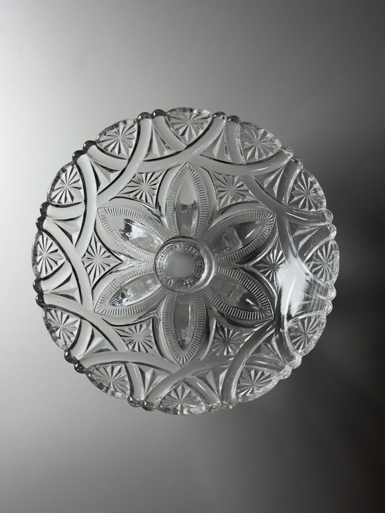 Image 1 of Val Saint Lambert Coupe à Fruits « Lucrèce » sur Pied Bas – Demi-Cristal Pressé – Catalogue 1913