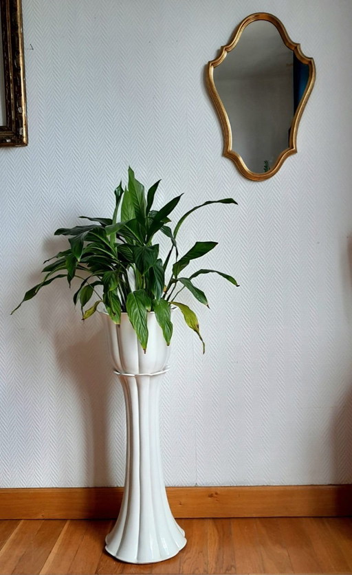 Vaso da fiori vintage in terracotta italiana con supporto.