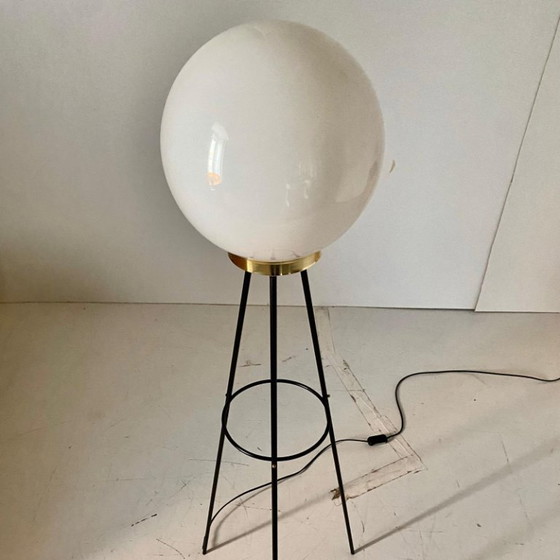 Image 1 of 1 lampada da terra vintage Stilnovo, vetro opalino e ferro, Italia anni '50