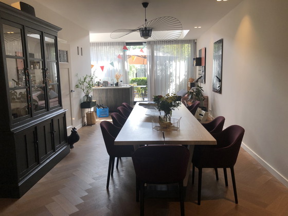 Image 1 of 8x Vitra Design Stühle – Softshell – Gepolsterter Schalensessel – Dunkelrot – Sehr guter Zustand