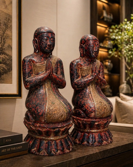 La Coppia Sangha – Antiche Immagini di Tempio Birmane con Provenienza da Galleria – ca. 1870 – Sculture (photo 2 of 10)