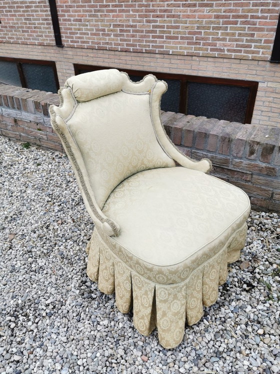 Image 1 of Antiker Strickstuhl mit Originalstoff und plissiertem Rock