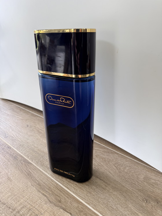 Image 1 of Grande bouteille factice Oscar de la Renta